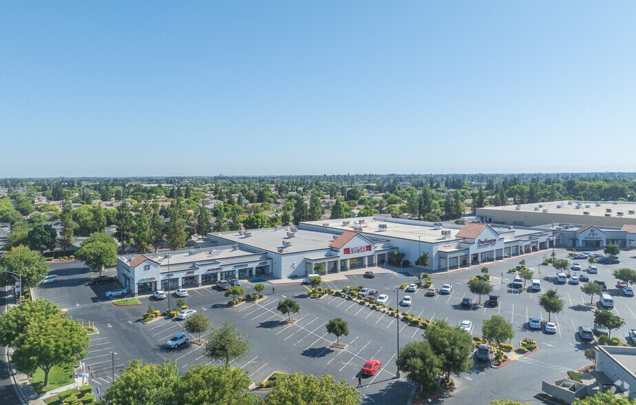 More Photos Of 1645 Countryside Dr, Turlock Unknown For Lease