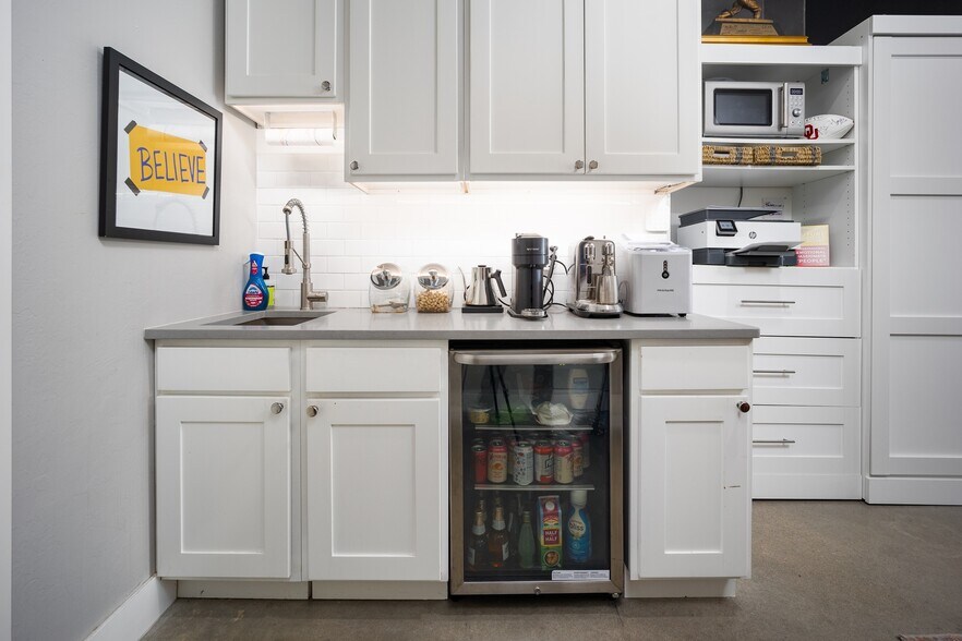 More Photos Of 101 W Apache St, Norman Office For Lease