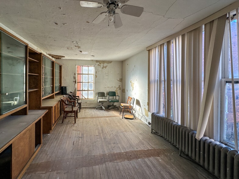 More Photos Of 6855 & 6747 Vinewood St, Detroit Religious Facility For Sale