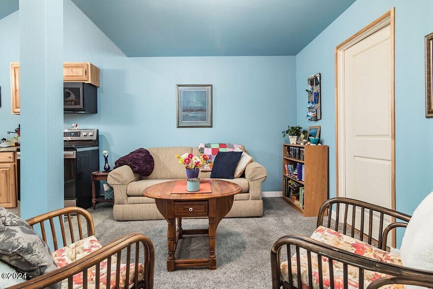 More Photos Of 20 Willow St, Depoe Bay Industrial For Sale