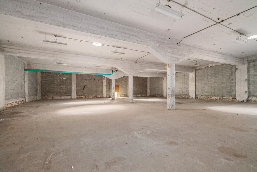 More Photos Of 713 E Austin Blvd, Nevada Warehouse For Sale
