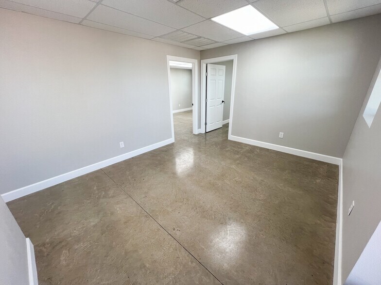 More Photos Of 4713 County Road 128, Midland Warehouse For Lease