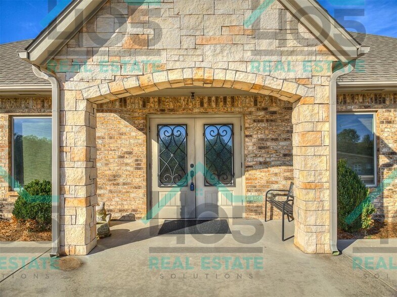 More Photos Of 1917 Commerce, Choctaw Office For Lease