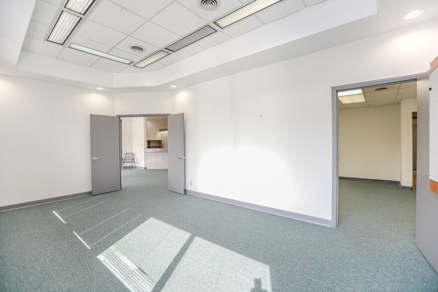 More Photos Of 11835 Canon Blvd, Newport News Office For Lease