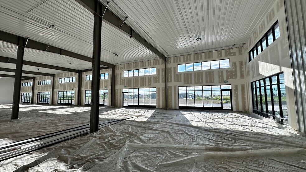 More Photos Of 4915 Portage Av, Headingley Flex For Lease