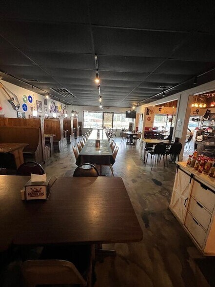More Photos Of 2121 Batesville Blvd, Southside Restaurant For Sale