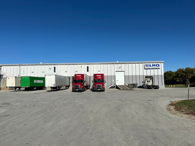 More Photos Of 5100 W 123rd St, Alsip Warehouse For Lease