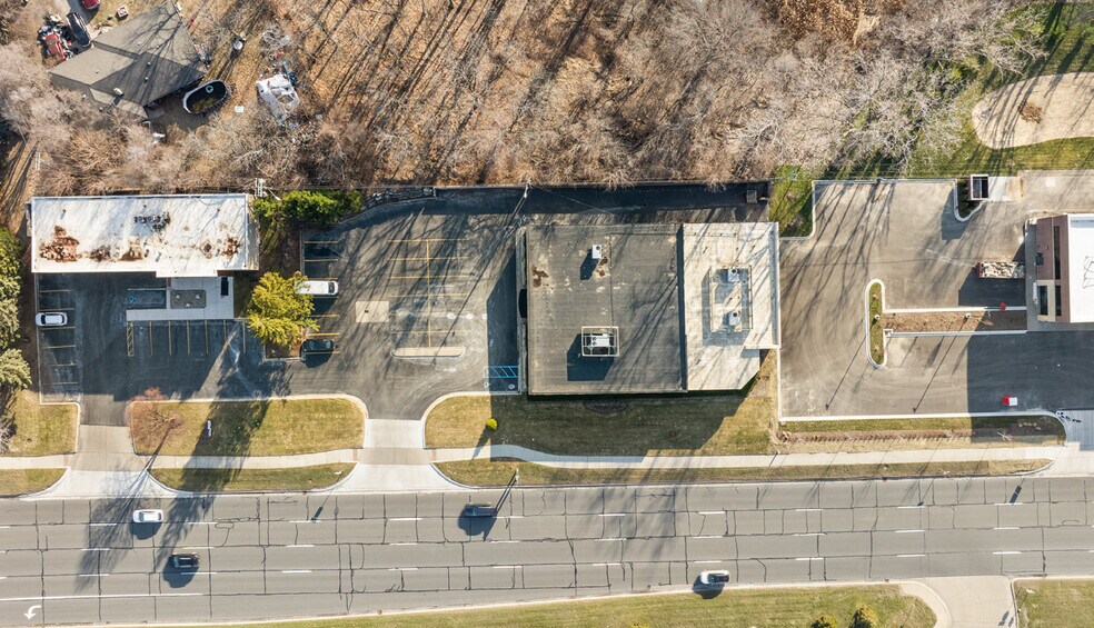 More Photos Of 2184 S Telegraph Rd, Bloomfield Hills Freestanding For Lease