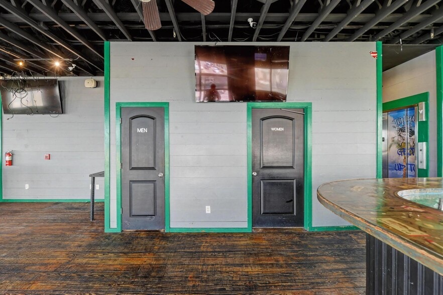 More Photos Of 113 S Beach Blvd, Bay Saint Louis Restaurant For Sale