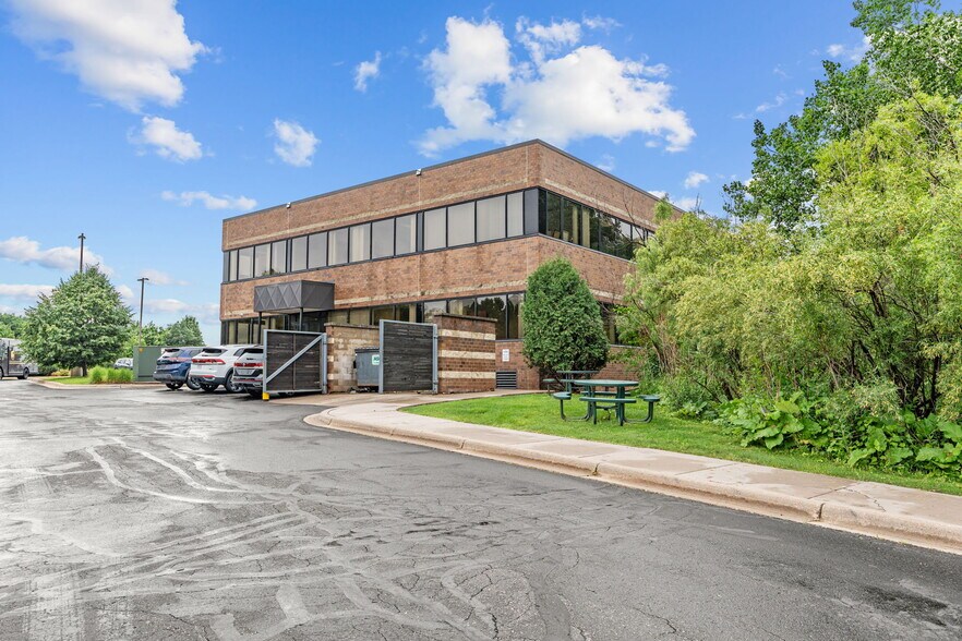 More Photos Of 2775 Blue Water Rd, Eagan Office For Sale