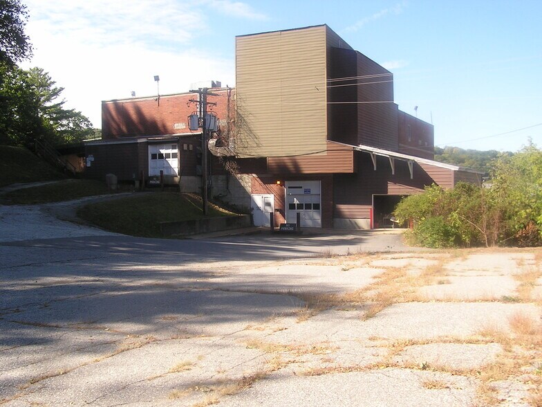 Primary Photo Of 76 Pearl St, Springfield Light Manufacturing For Lease
