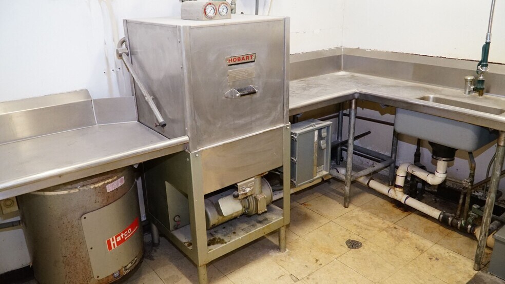 More Photos Of 4498 A Washington Rd, East Point Freestanding For Sale