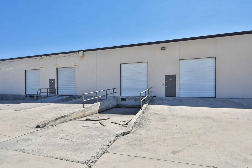More Photos Of 4727-4751 Center Park Blvd, San Antonio Manufacturing For Lease