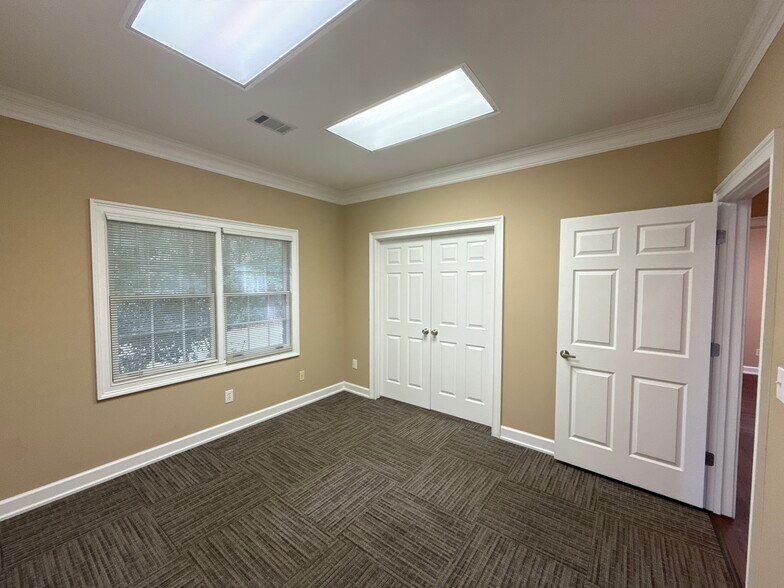 More Photos Of 500 Sun Valley Dr, Roswell Office For Sale