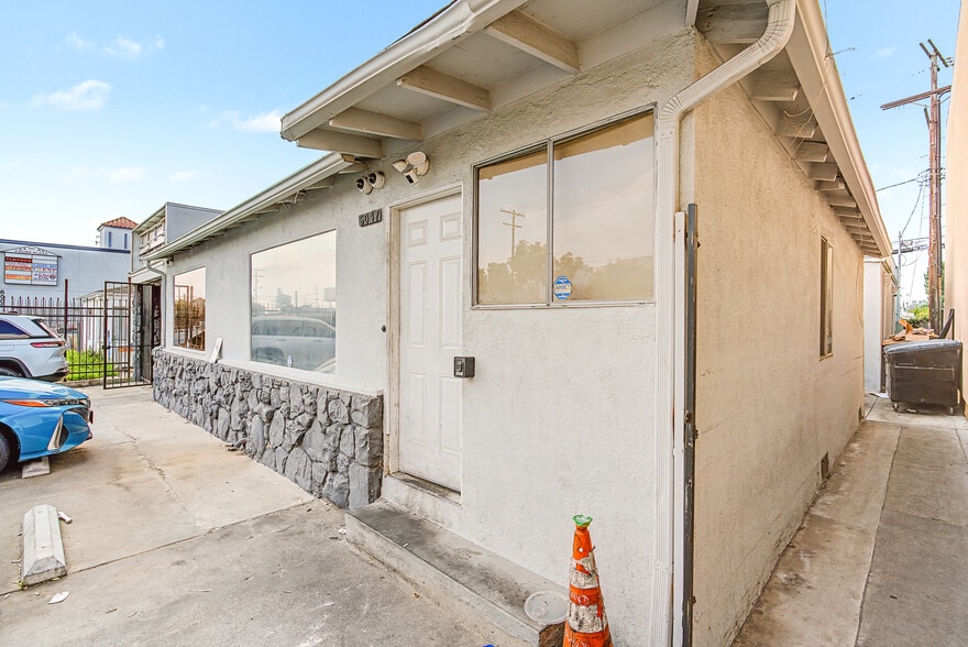 More Photos Of 6045-6047 Vineland Ave, North Hollywood Office For Sale