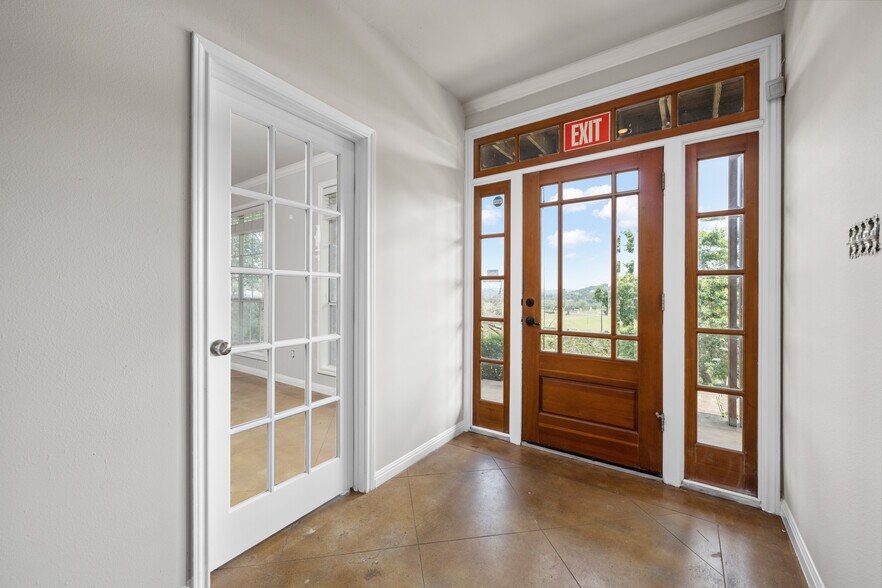 More Photos Of 19019 TX-71, Spicewood Office Residential For Sale