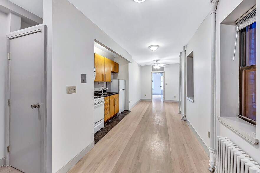 More Photos Of 406 W 48th St, New York Apartments For Sale