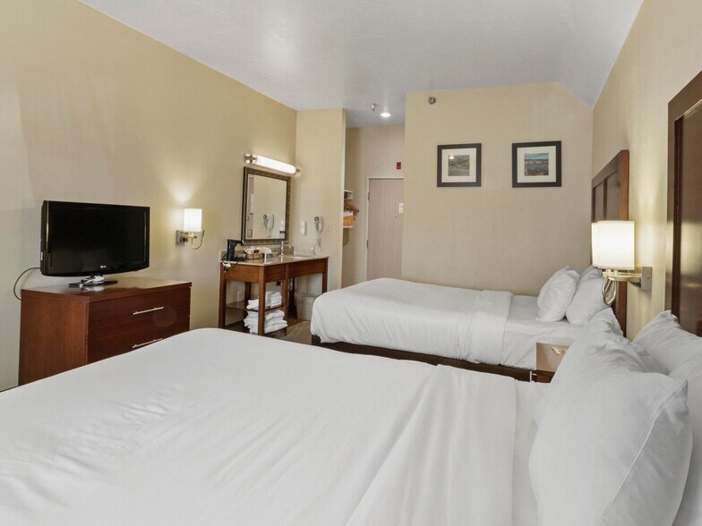 More Photos Of 2970 Idaho St, Elko Hotel For Sale