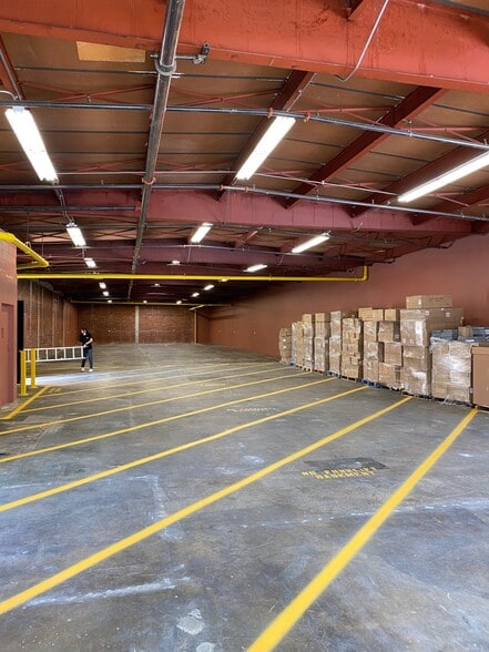 More Photos Of 720 E Sunkist St, Ontario Warehouse For Lease