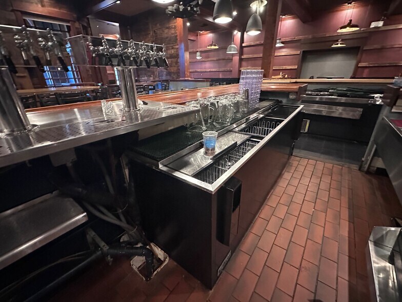 More Photos Of 423 S Union St, Traverse City General Retail For Sale