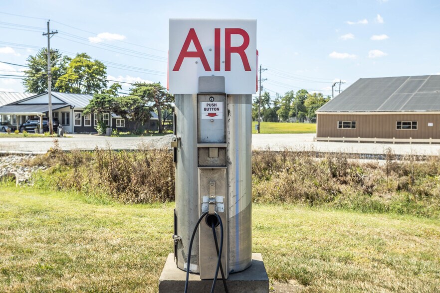 More Photos Of 1600 Washington Ave, Frankfort Specialty For Sale