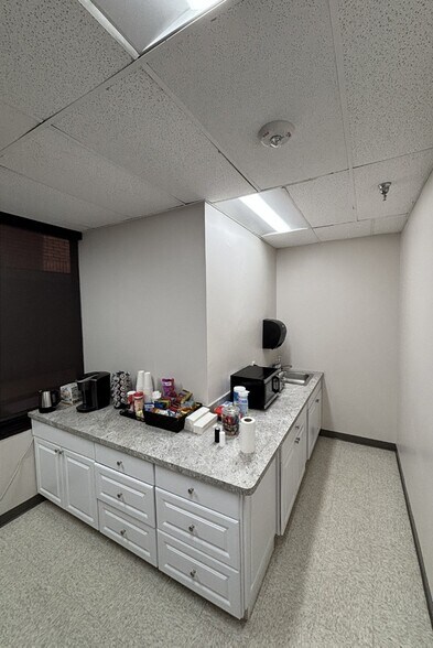 More Photos Of 8737 King George Dr, Dallas Office For Lease