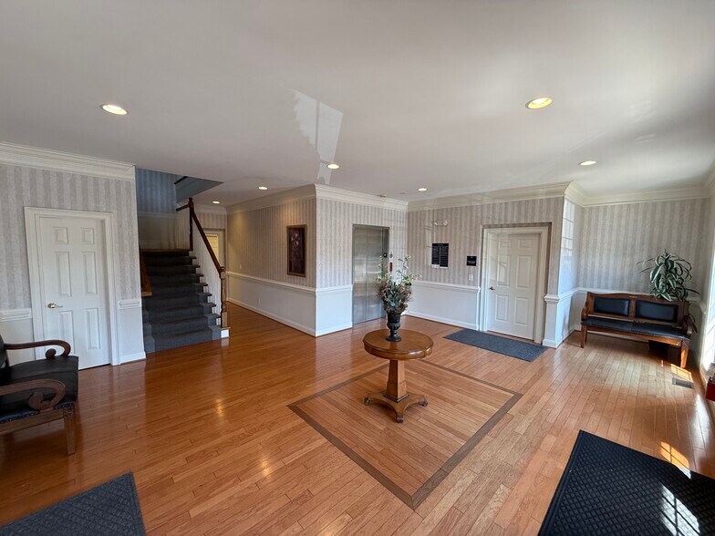 More Photos Of 3453 Pelham Rd, Greenville Office For Lease