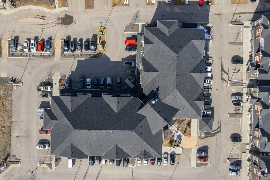 More Photos Of 101 Sunset Dr, Cochrane Unknown For Lease