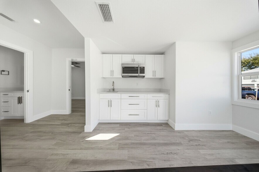 More Photos Of 2051 1st Ave N, Saint Petersburg Office Residential For Sale