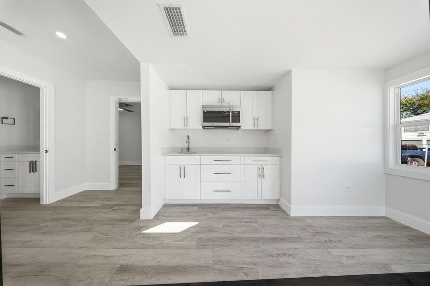 More Photos Of 2051 1st Ave N, Saint Petersburg Office Residential For Sale