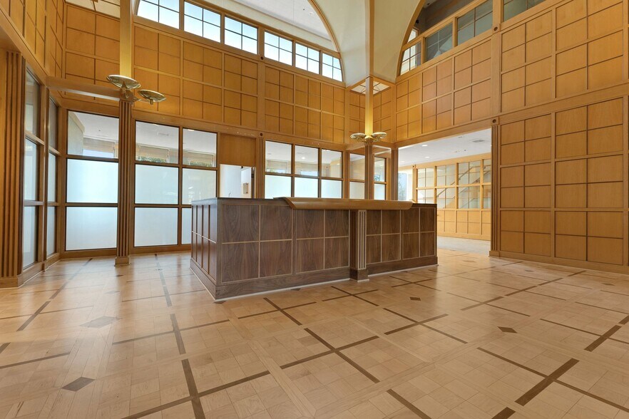 More Photos Of 25800 Northwestern Hwy, Southfield Office For Lease