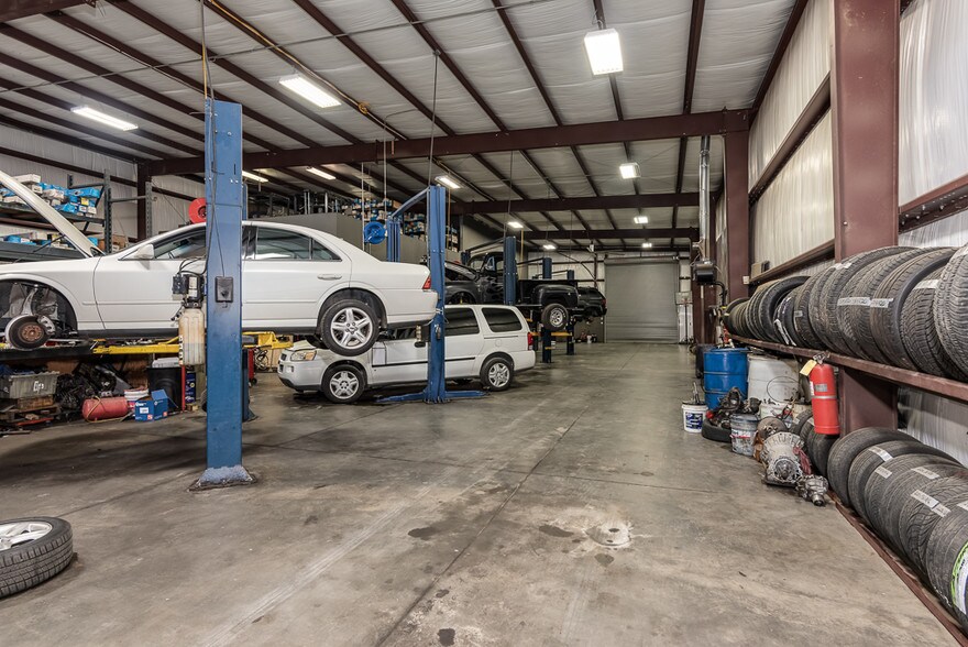 More Photos Of 4901 Wilkinson Blvd, Charlotte Warehouse For Sale