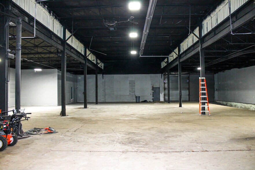 More Photos Of 5143 Bellevue St, Detroit Distribution For Sale