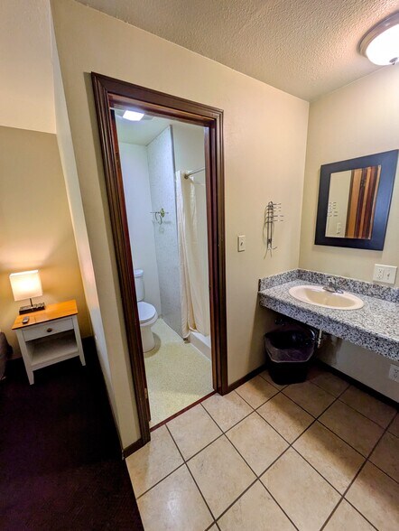 More Photos Of 616 Mill St, Maupin Hotel For Sale