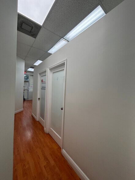 More Photos Of 19300 W Dixie Hwy, Miami Office For Lease