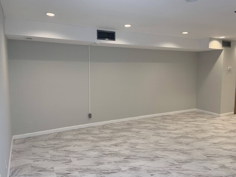 More Photos Of 1011-1121 Arlington Blvd, Arlington Apartments For Sale