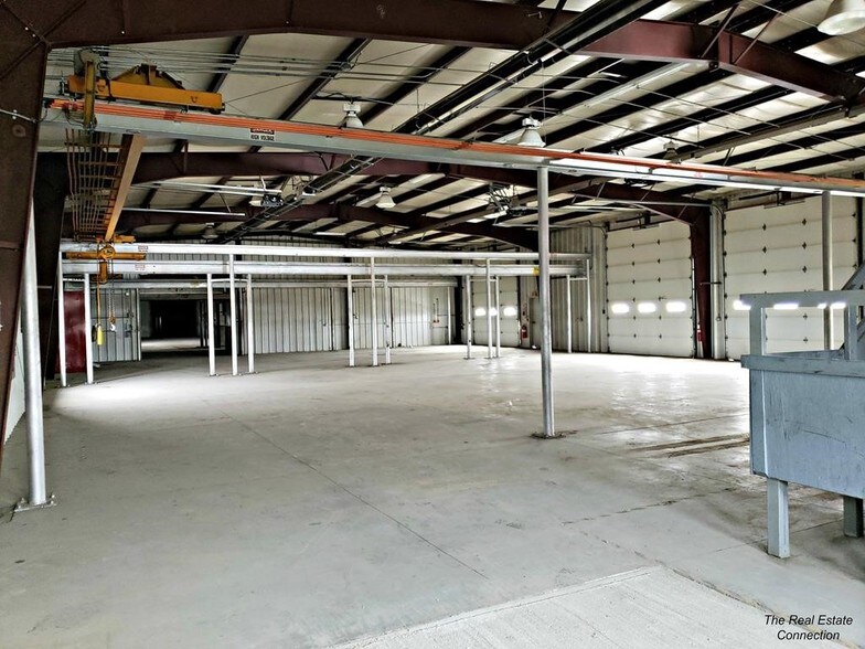 More Photos Of 415 Alan Rd, Powell Distribution For Lease