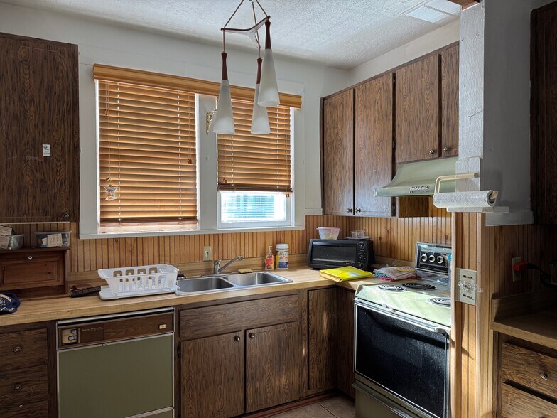 More Photos Of 1000 S Ridgewood Ave, Daytona Beach Office Residential For Sale