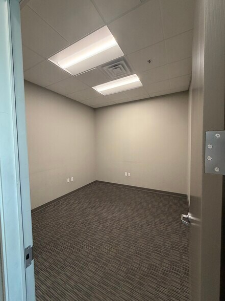 More Photos Of 4670 W Silverado Ranch Blvd, Las Vegas Warehouse For Lease