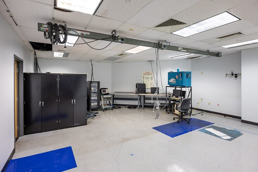 More Photos Of 50 Enterprise Ctr, Middletown Office For Sale