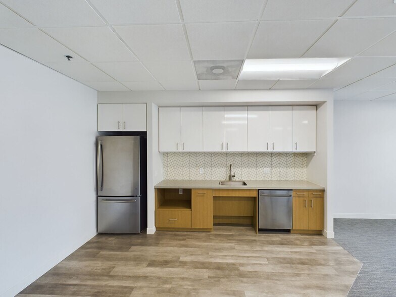 More Photos Of 8131 Lyndon B Johnson Fwy, Dallas Office For Lease