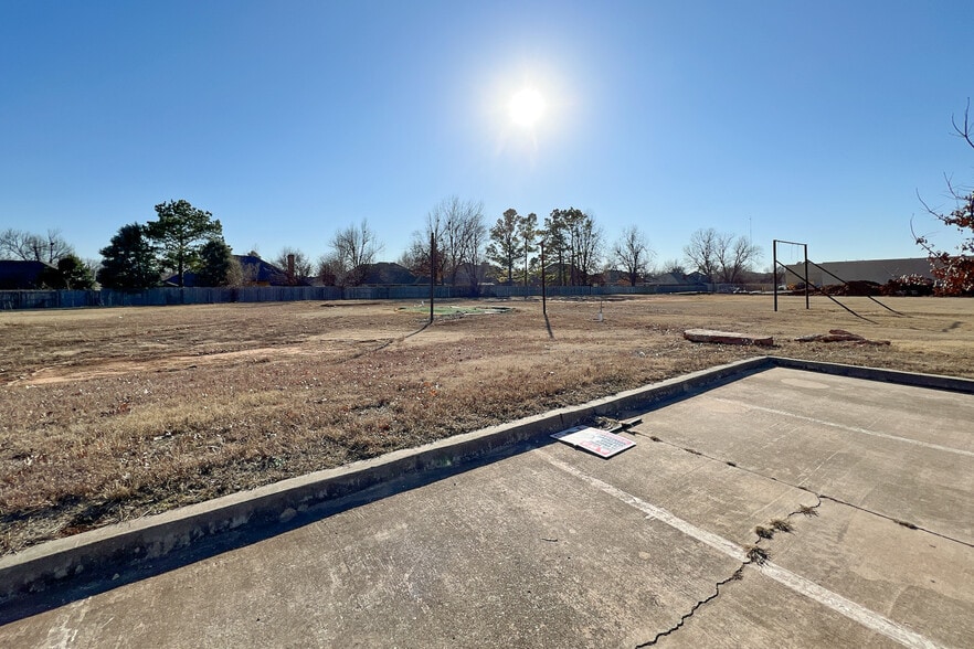 More Photos Of 3200 E Memorial Rd, Edmond Medical For Sale