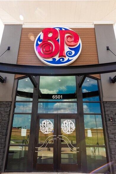 More Photos Of 6501 North Fwy, Fort Worth Restaurant For Sale