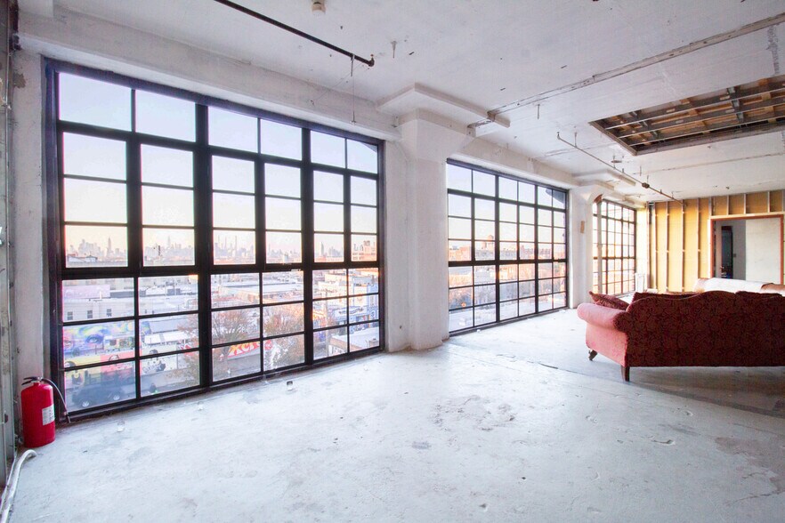 More Photos Of 49 Wyckoff Ave, Brooklyn Warehouse For Lease