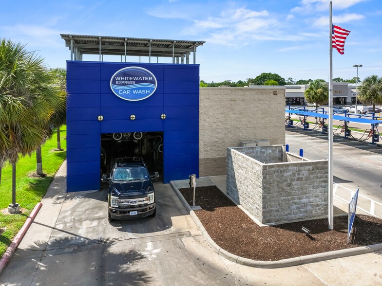 More Photos Of 300 W Parkwood Ave, Friendswood Carwash For Sale