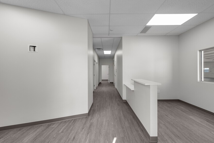 More Photos Of 5007 S Westshore Blvd, Tampa Warehouse For Sale