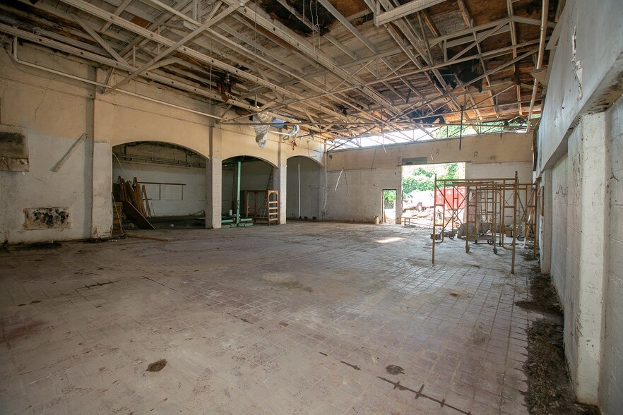 More Photos Of 1275 Pryor Rd SW, Atlanta Warehouse For Sale