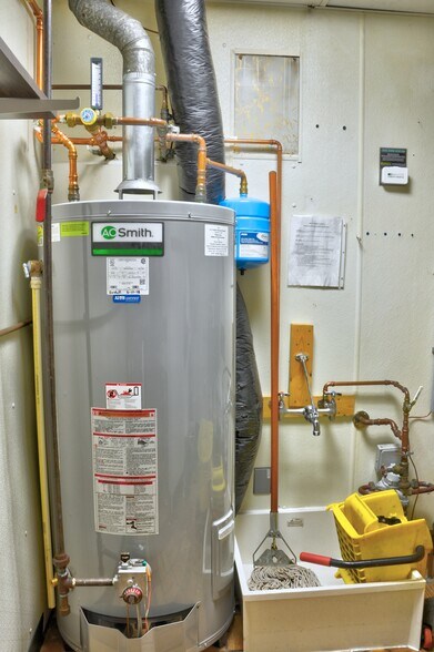 More Photos Of 1211 7th Ave, Two Harbors Fast Food For Sale