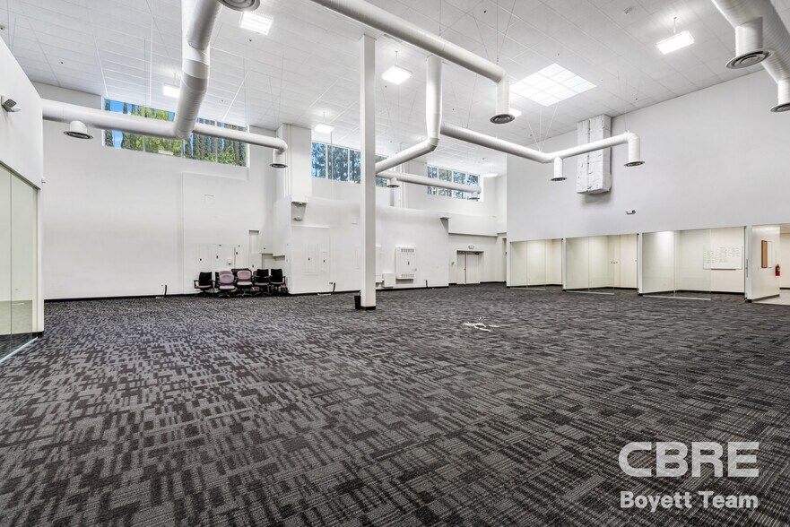 More Photos Of 26025 Mureau Rd, Calabasas Office For Sale