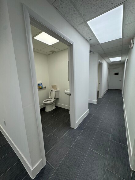 More Photos Of 9302-9398 NW 101st St, Medley Warehouse For Lease